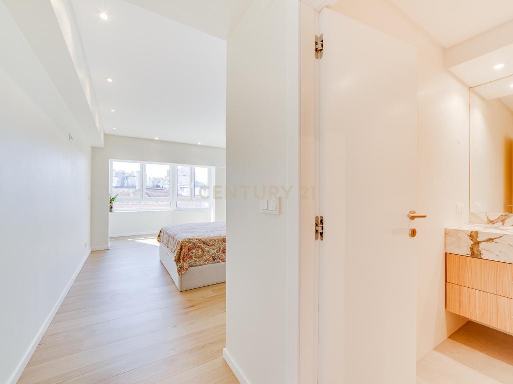 Luxuoso apartamento T4 em Lisboa com Vista e Acabamentos de Alta Qualidade - Image 28